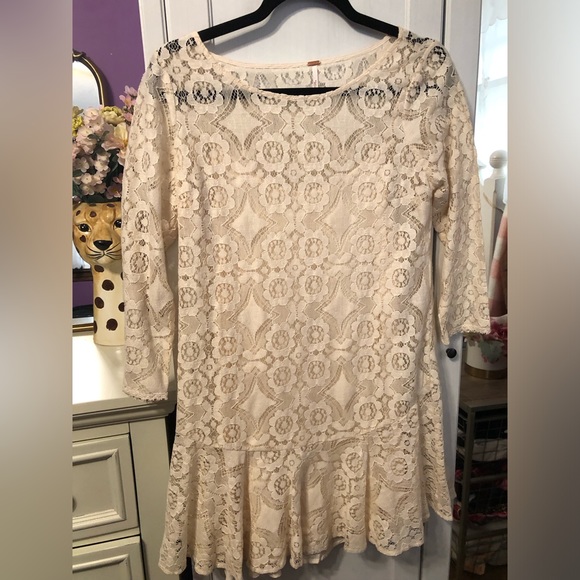 Free People Cream Colored Lace Dress with slip underneath. Size 4 - Picture 8 of 11